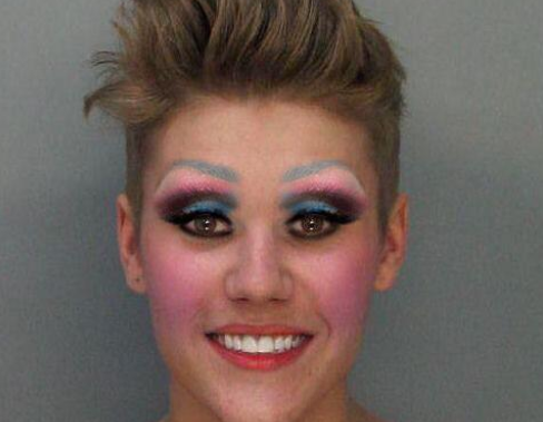 Un canal TV a intrerupt un interviu despre NSA pentru a relata arestarea lui Justin Bieber. Ce glume au facut americanii