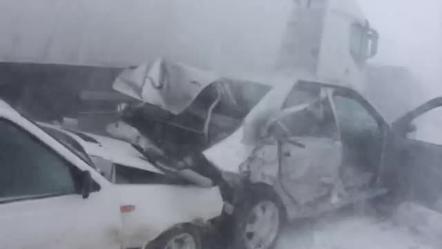 Paul Angelescu a transmis din mijlocul Codului Rosu. Drumul care in 10 minute a fost acoperit complet de zapada