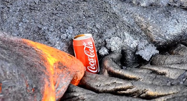 Ce se intampla cand o cutie de Coca Cola este atinsa de lava. VIDEO