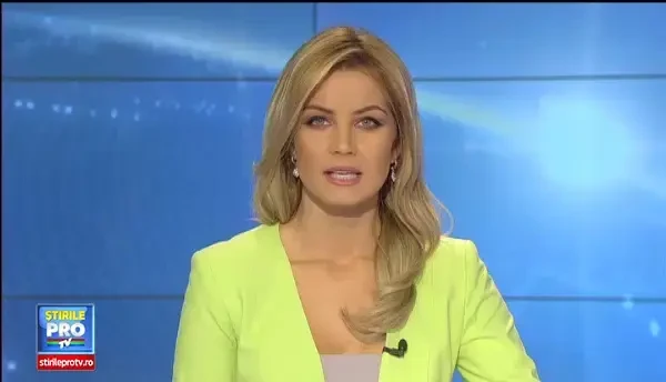 IMAGINI CAMERA DE SUPRAVEGHERE. Cum a ajuns un tanar de 22 de ani sa-si infiga masina in fereastra unei case