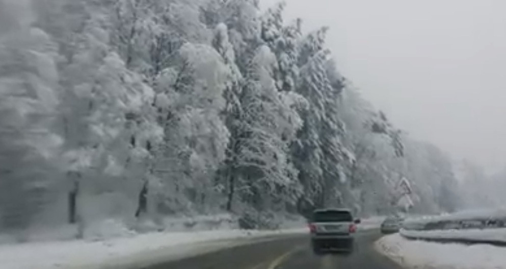 Drumul pe DN1, filmat de George Buhnici. Cum se circula duminica pe cea mai importanta artera a tarii