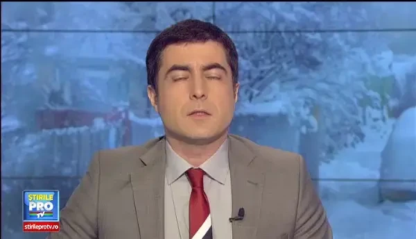 Paul Angelescu transmite din mijlocul Codului Rosu. Drumul care in 10 minute a fost acoperit complet de zapada