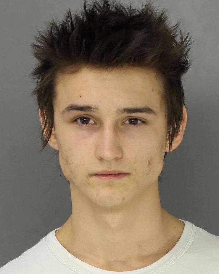 Arme de distrugere in masa, in loc de marijuana. Ce ascundea, in apartament sau, un student rus, in America