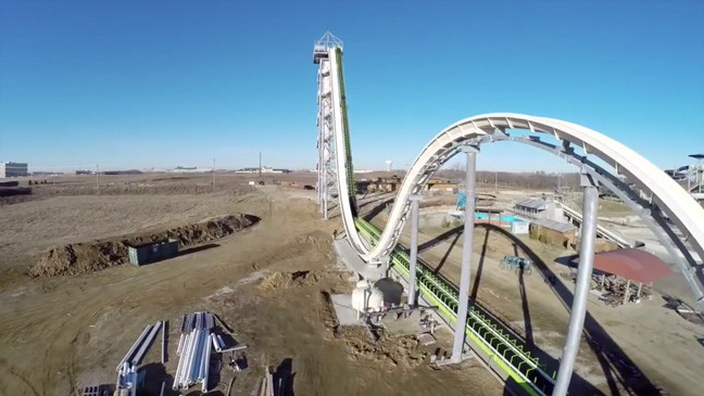 Ai curaj sa aluneci pe el? Cum arata cel mai inalt tobogan cu apa din lume! VIDEO