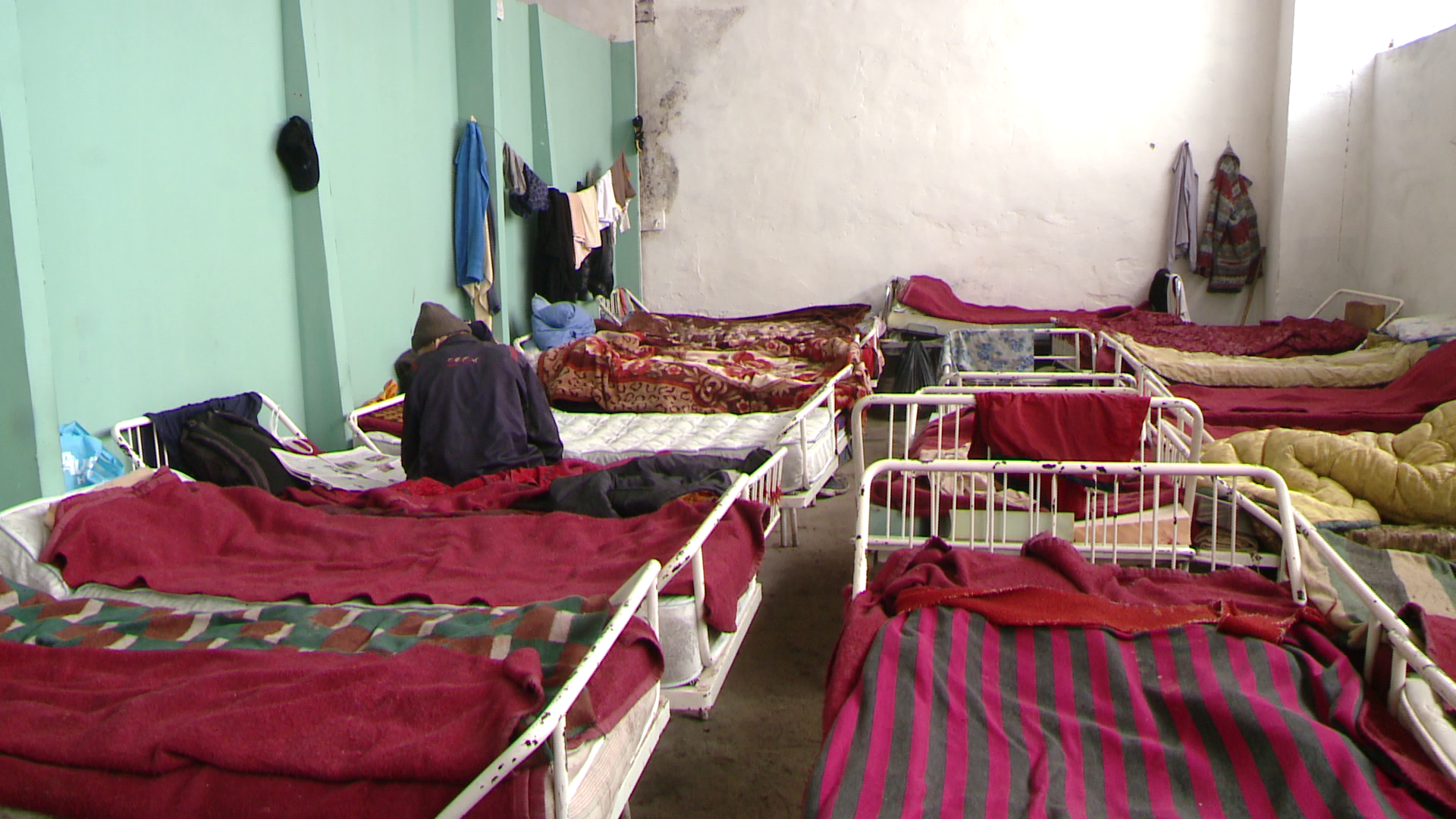 Adapostul pentru oamenii strazii va fi inchis. Cati sarmani au ramas peste noapte in timpul iernii