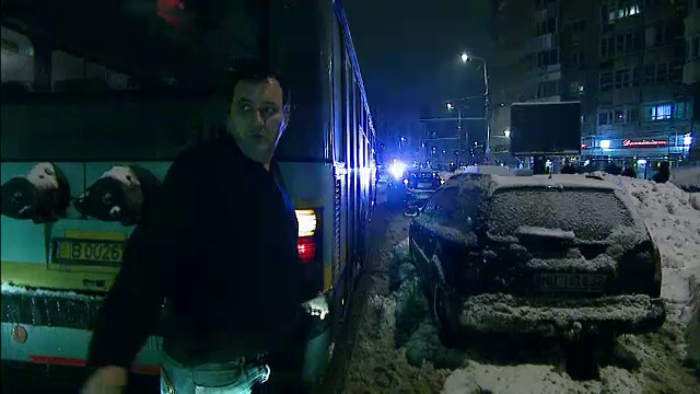 Cum a reusit un sofer din Bucuresti sa blocheze mai multe mijloace de transport timp de o ora. VIDEO