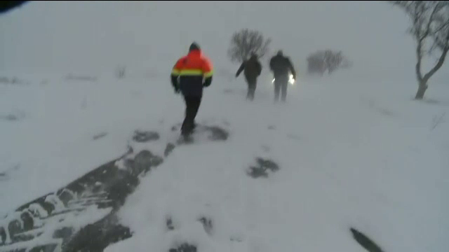 Paul Angelescu relateaza din Bordusani, satul unde nici macar militarii n-au putut ajunge. "Avem oameni blocati in case"