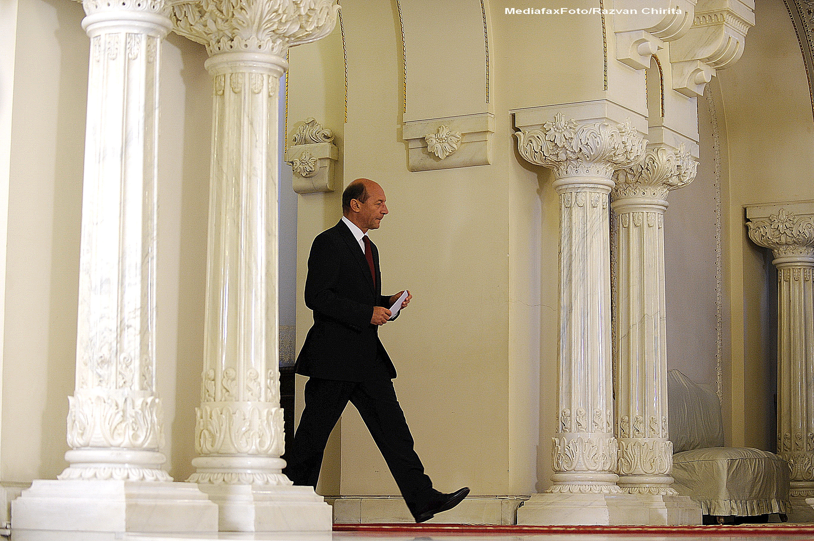 Opt consilieri de la Cotroceni, eliberati din functie. Surse: Acestia s-ar putea inscrie in Partidul Miscarea Populara