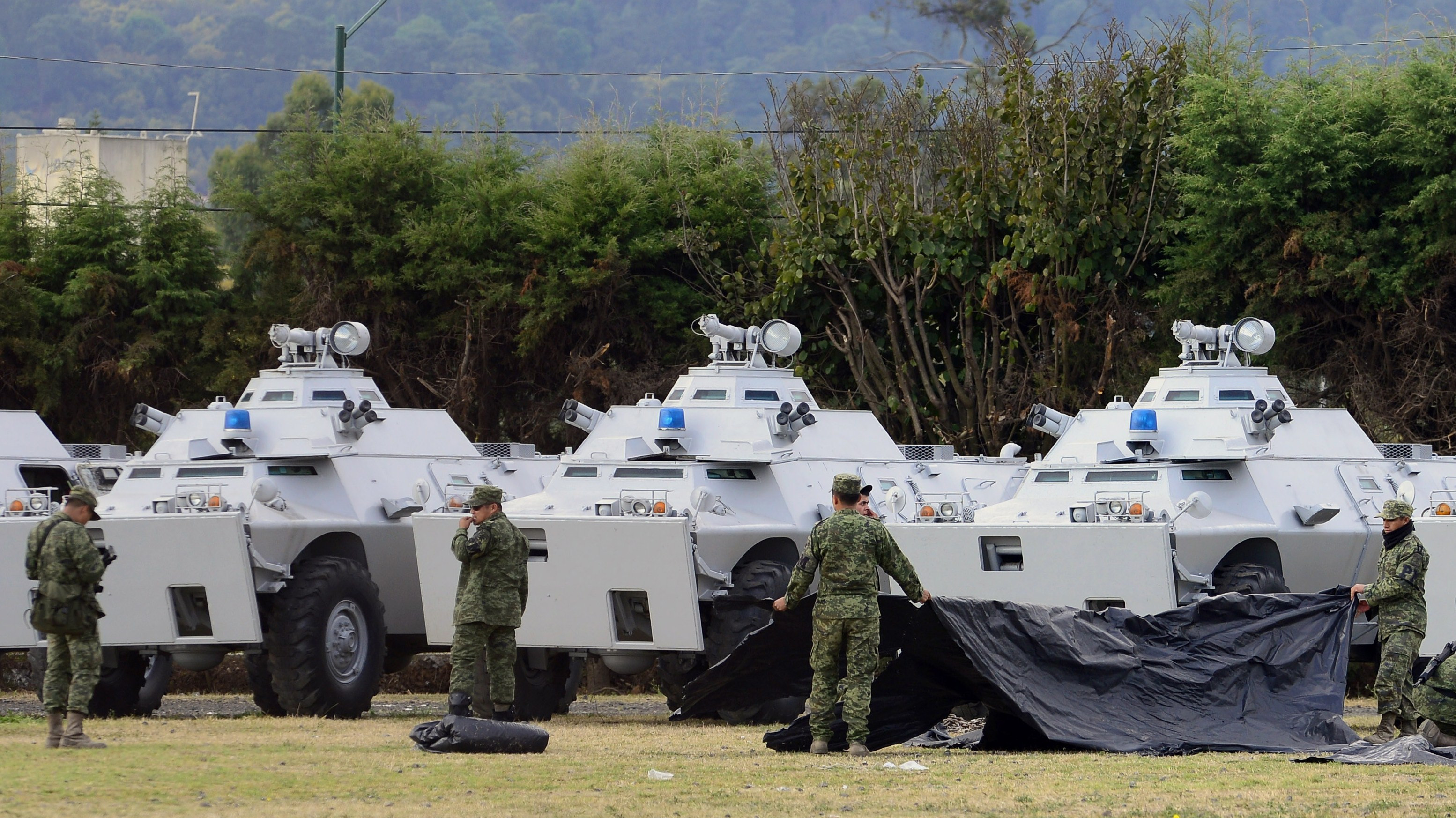 Statul care l-a legalizat pe "Rambo". Civilii cu arme care au reusit ce n-a putut Armata sunt recunoscuti oficial