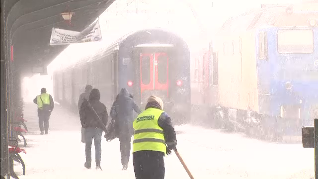 Trenuri anulate si restrictii de circulatie pe zece linii ferate. 234 de trenuri anulate si 10 linii cu restrictii