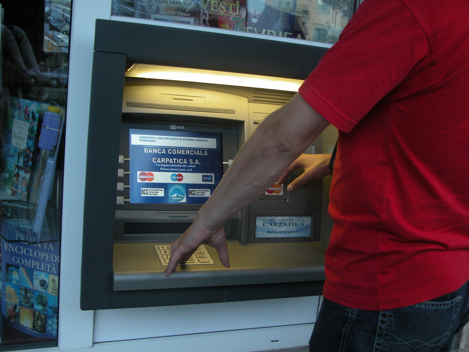 bancomat banca comerciala carpatica
