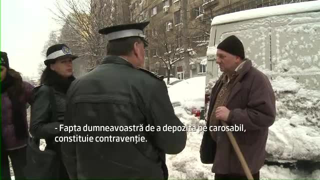 Pietonii din Capitala, pusi in pericol de indolenta proprietarilor. Ce amenzi risca cei care nu-si dau zapada din fata casei