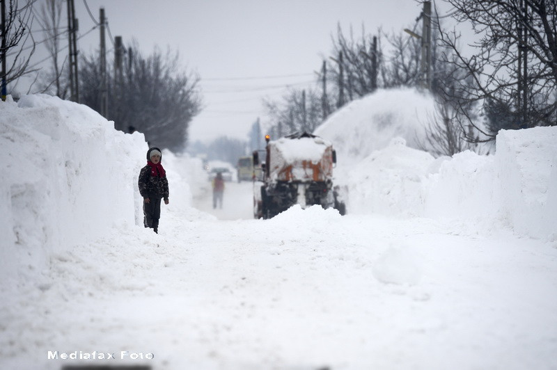 Basescu ii propune lui Ponta ca banii pentru contractele de deszapezire sa mearga la Armata si Jandarmerie