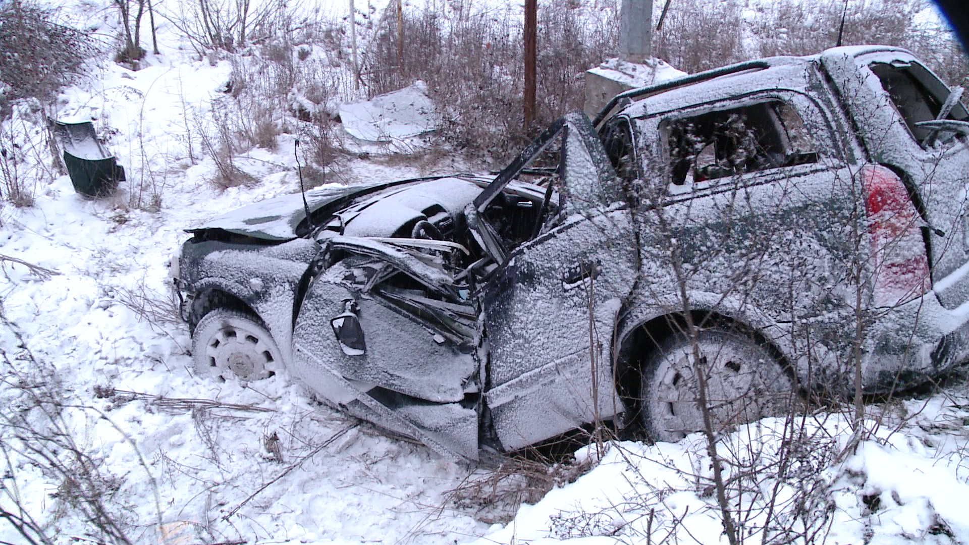 Tragedie la iesire din Timisoara, pe Calea Lugojului. Doi tineri au murit dupa ce masina lor s-a izbit de un stalp