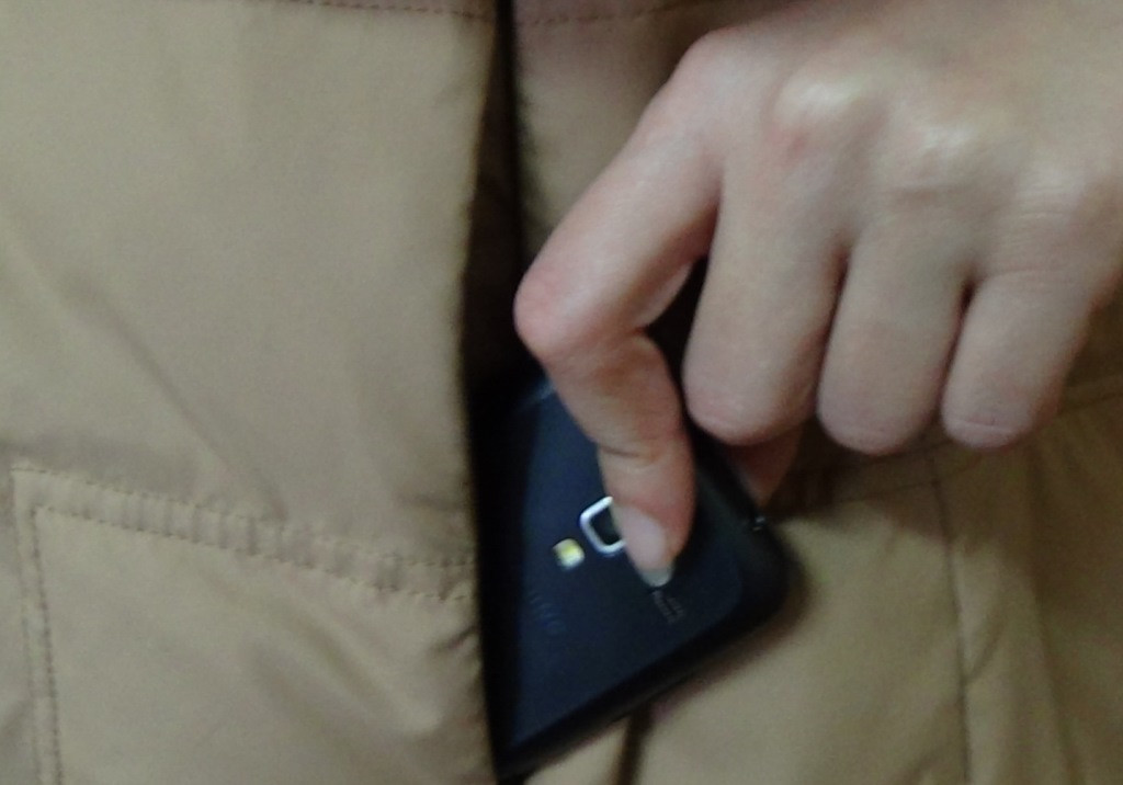 Trei hoti de buzunare au fost prinsi de politisti imediat dupa ce au pradat o femeie, in tramvai