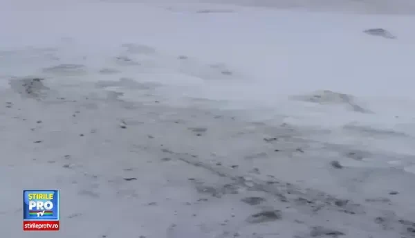 Paul Angelescu transmite de pe drumul spre mare. Utilajele au ramas inzapezite