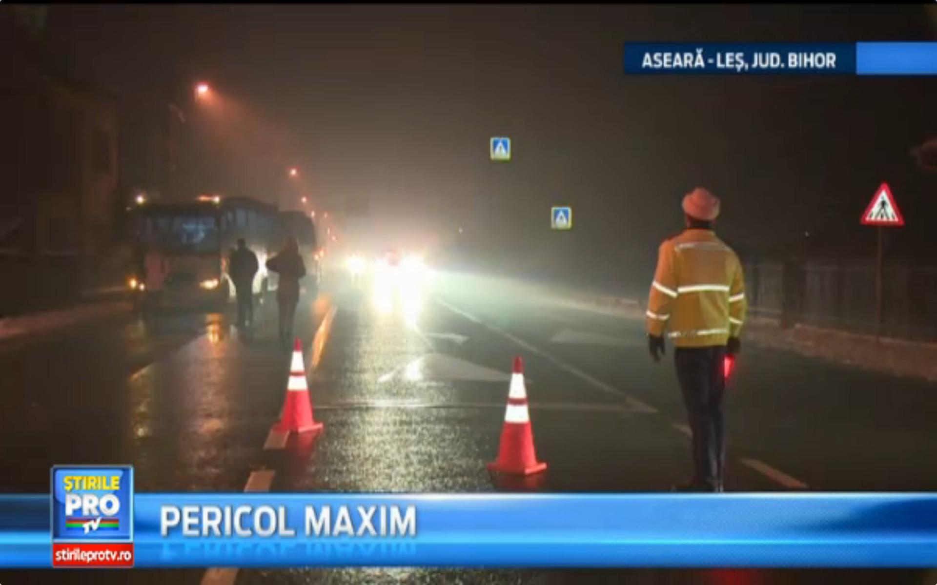 Pericol de explozie pe drumul dintre Oradea si Arad, dupa ce o cisterna cu substanta inflamabila s-a rasturnat. VIDEO