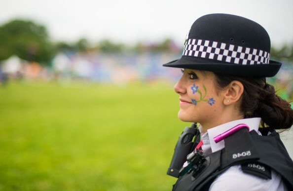 Barbatul care a confundat o politista cu o stripperita. Momentul in care a realizat greseala facuta