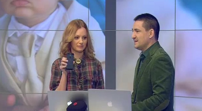 iLikeIT. Editie cu "cantec" in platoul Stirilor ProTV, alaturi de Alexandra Stan si aplicatiile de karaoke