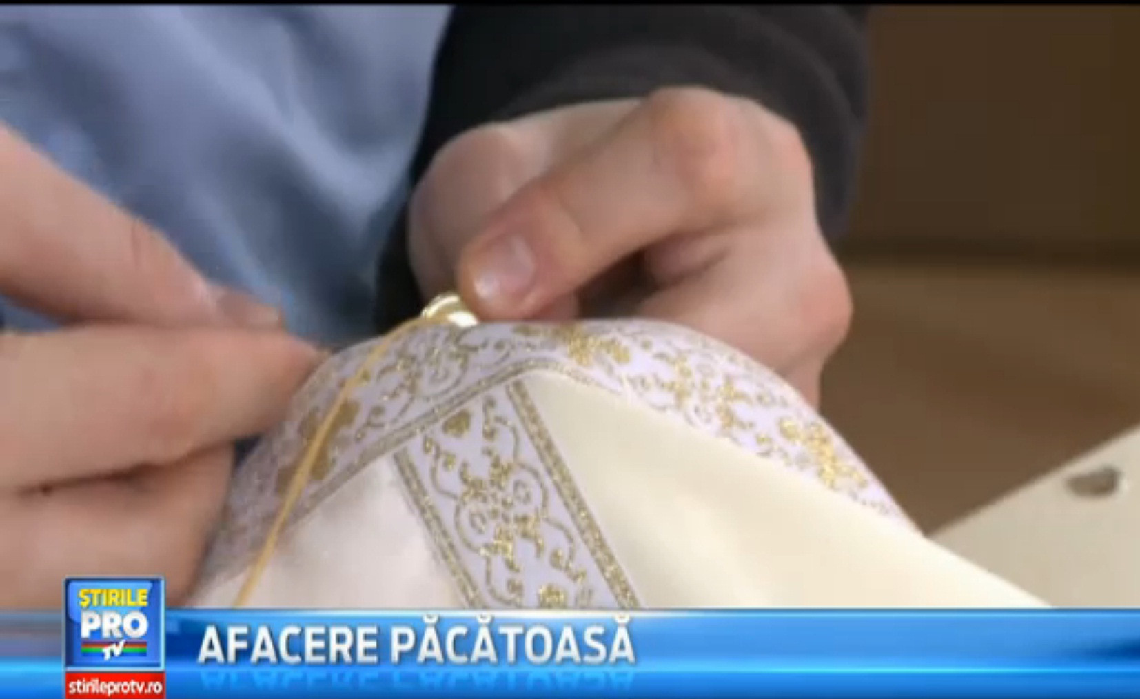 Afacerea ilegala cu haine bisericesti a unui preot din Sibiu. El le sfintea, sotia le confectiona