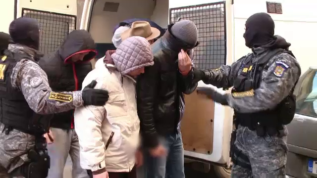 Sapte persoane care ar face parte din reteaua hotilor de locuinte de lux din Timisoara au fost retinute pentru 24 de ore