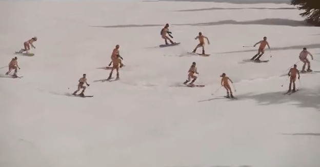 Bucuria de a schia fara nicio haina pe tine. O scena de film a starnit senzatie pe internet