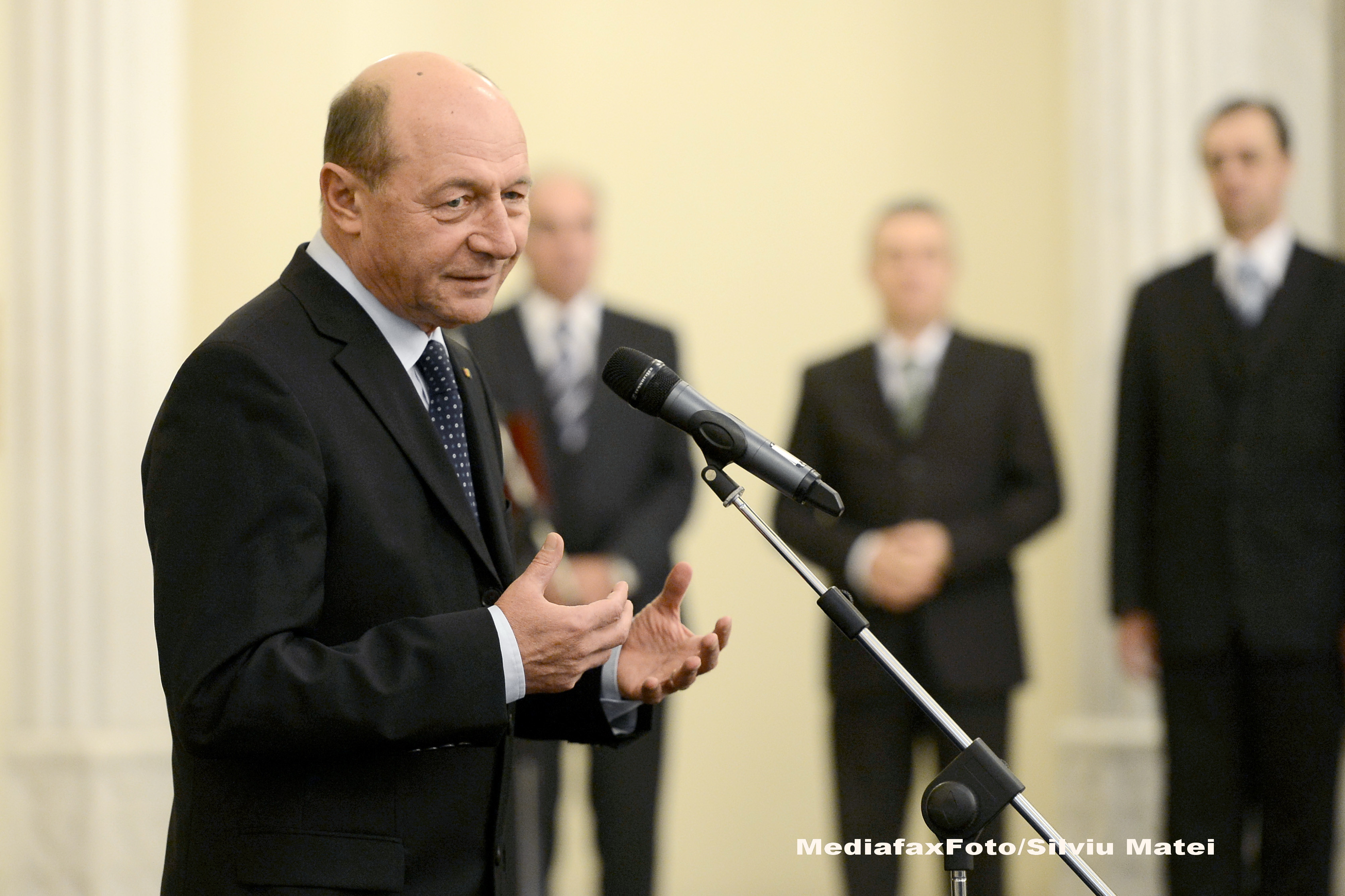 Traian Basescu, la conferinta pentru Securitate din Munchen: Fac apel la presedintele Ucrainei sa nu trimita armata pe strazi