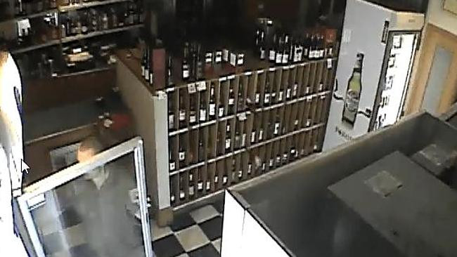 Pahare si sticle de vin spulberate de o fantoma, intr-un hotel bantuit din Australia. VIDEO