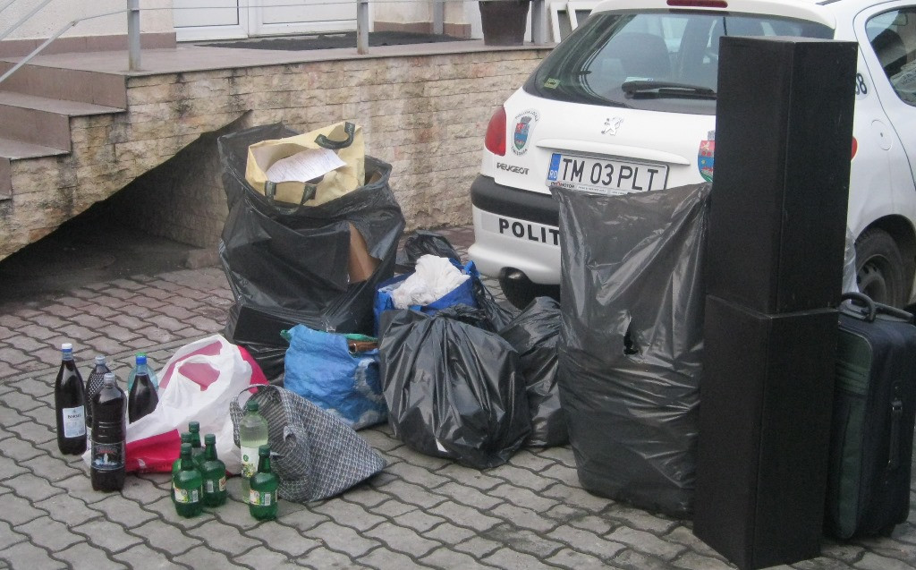 Amenzi pentru vanzarea de vechituri in pietele din Timisoara. Comerciantii nu aveau autorizatie