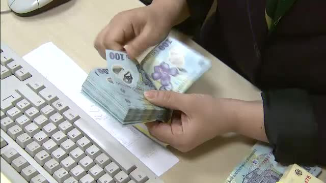 Aproape 15.000 de elevi din Cluj vor beneficia de burse