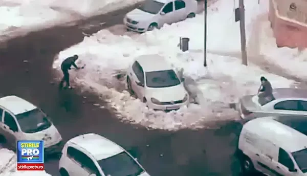 Actiunea de inzapezire a soferilor care ocupa spatiile libere. Imagini filmate in Capitala. VIDEO
