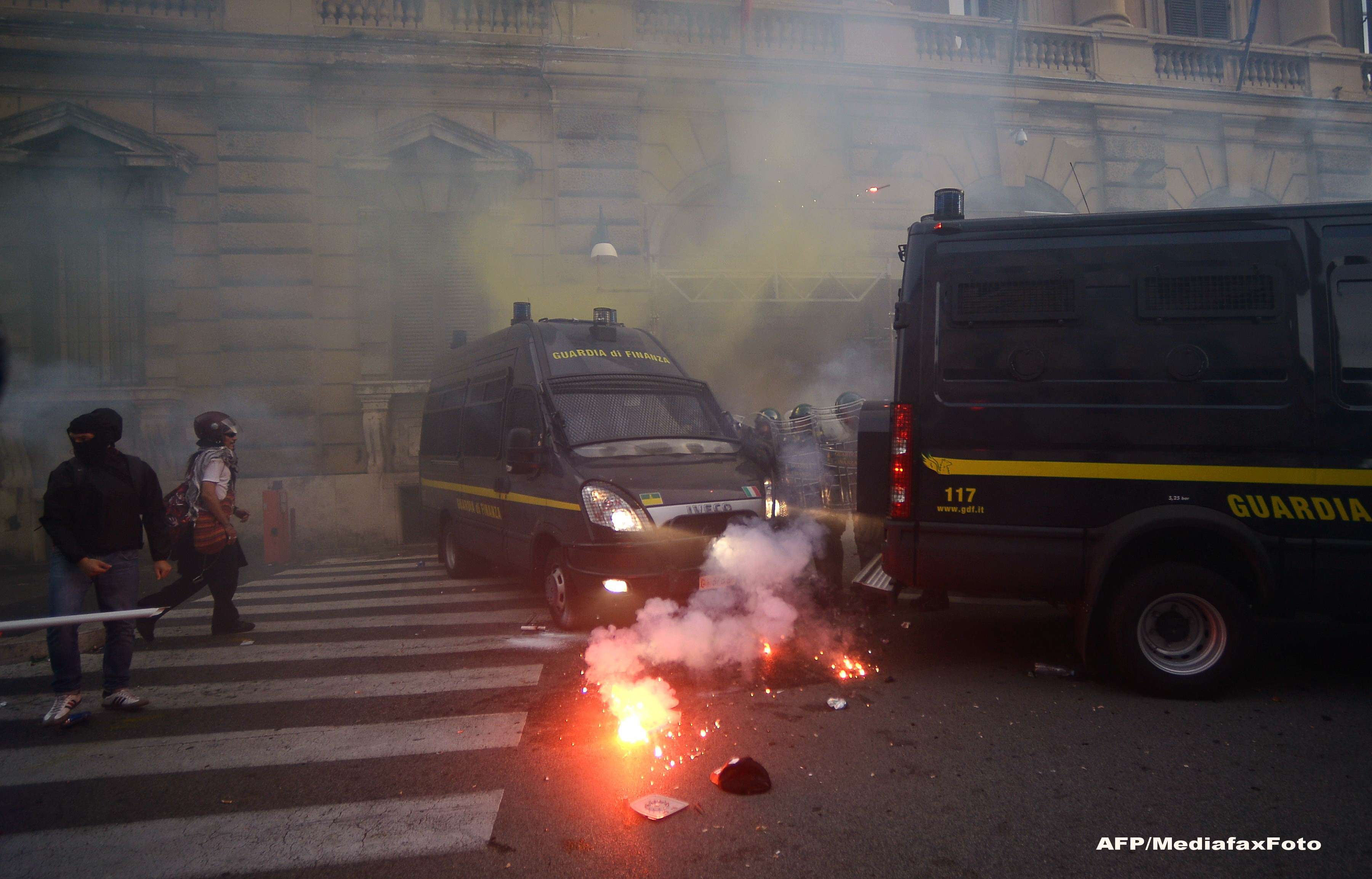 Evadare ca in filme, in Italia, in plina zi. Un comando ataca politisti si elibereaza un detinut