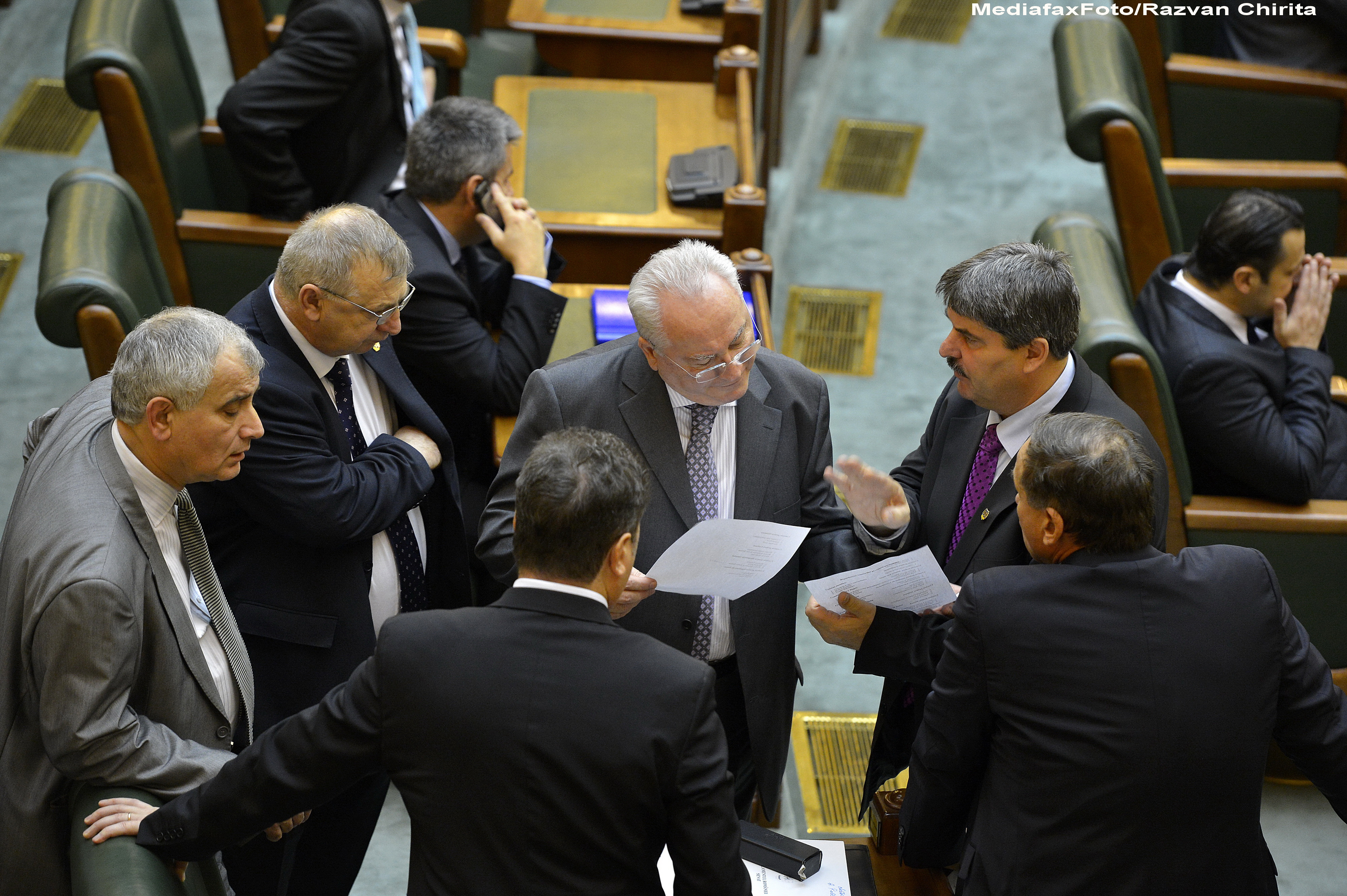 Daca erau la BAC, luau direct nota 4. Un proiect de lege a fost respins din cauza numarului mare de greseli gramaticale