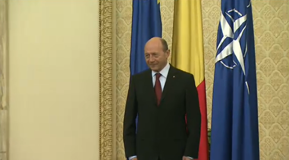 Traian Basescu a convocat "o sedinta de lucru". Victor Ponta a fost invitat dar l-a trimis pe Gabriel Oprea