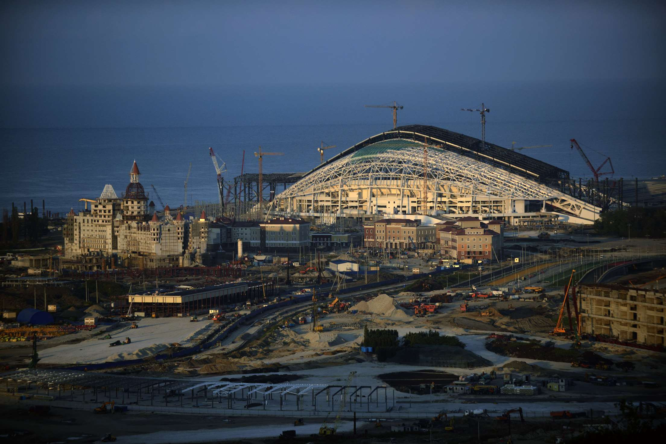 Jurnalistii acreditati de Soci: de la hoteluri fara apa curenta, la caini maidanezi in paturi