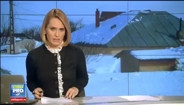 Batranii din Buzau isi dau pensiile celor dispusi sa le curate nametii din curte. Zapada le macina peretii caselor