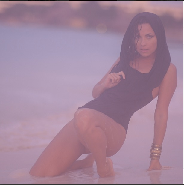 Inna, Facebook, topless
