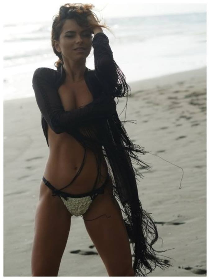 Inna, Facebook, topless