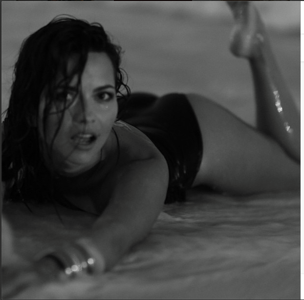 Inna, Facebook, topless