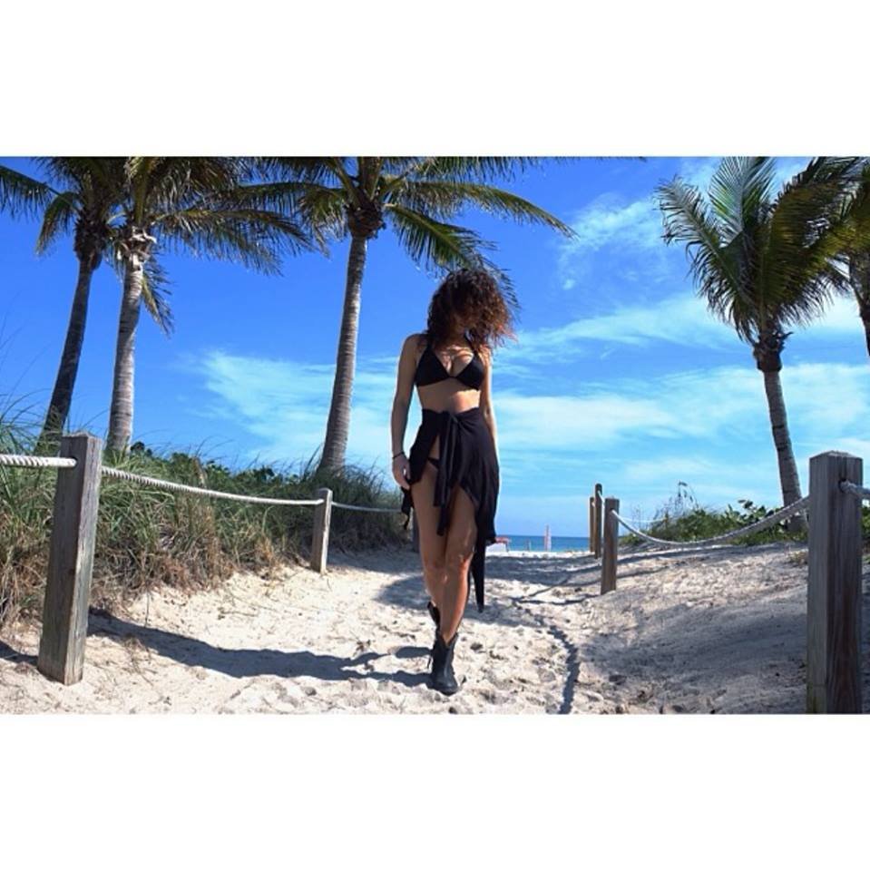 Inna, Facebook, topless