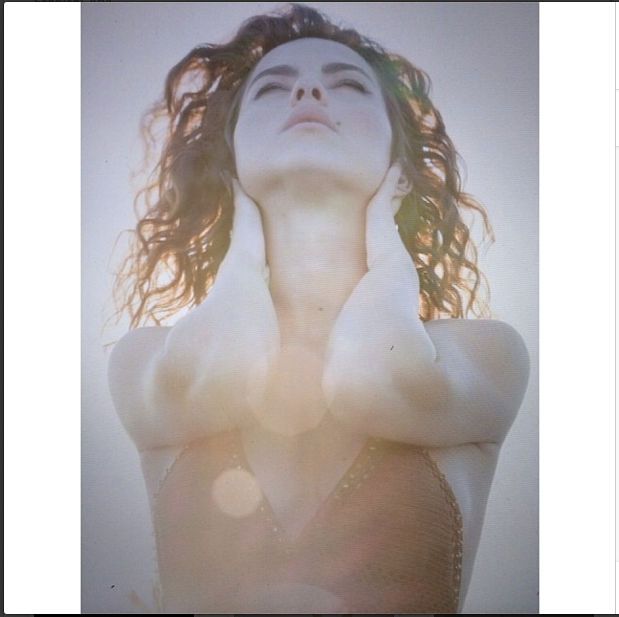 Inna, Facebook, topless