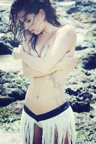 Inna, Facebook, topless
