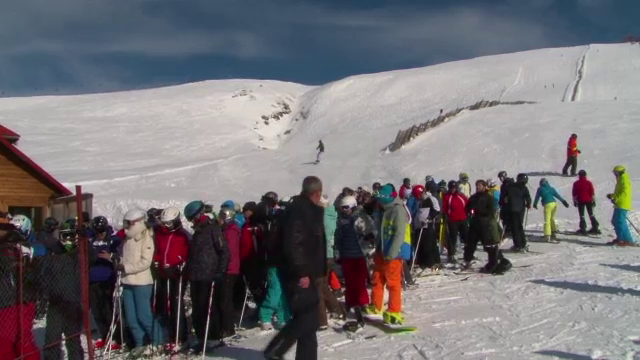 10.000 de turisti schiaza zilele acestea pe Valea Prahovei. Starea partiilor in cele mai importante statiuni montane din tara