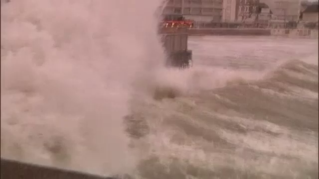 Inundatii severe si vant puternic in Anglia. Premierul Cameron a cerut reuniune de urgenta