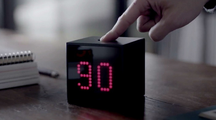 "Apasati butonul si in 90 de minute veti avea la usa un A8". Cubul care transforma brandul german intr-un ou cu surprize