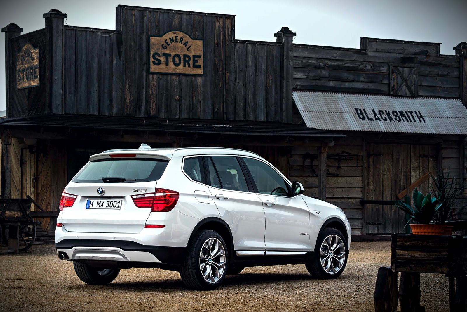 BMW a lansat X3 2015. Motor nou, tractiune surpriza, preturi si dotari. Galerie foto