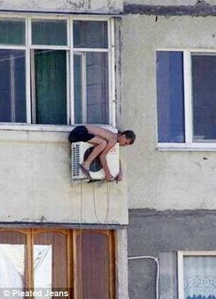 Oamenii care sfideaza moartea. Poze spectaculoase cu persoane in situatii limita