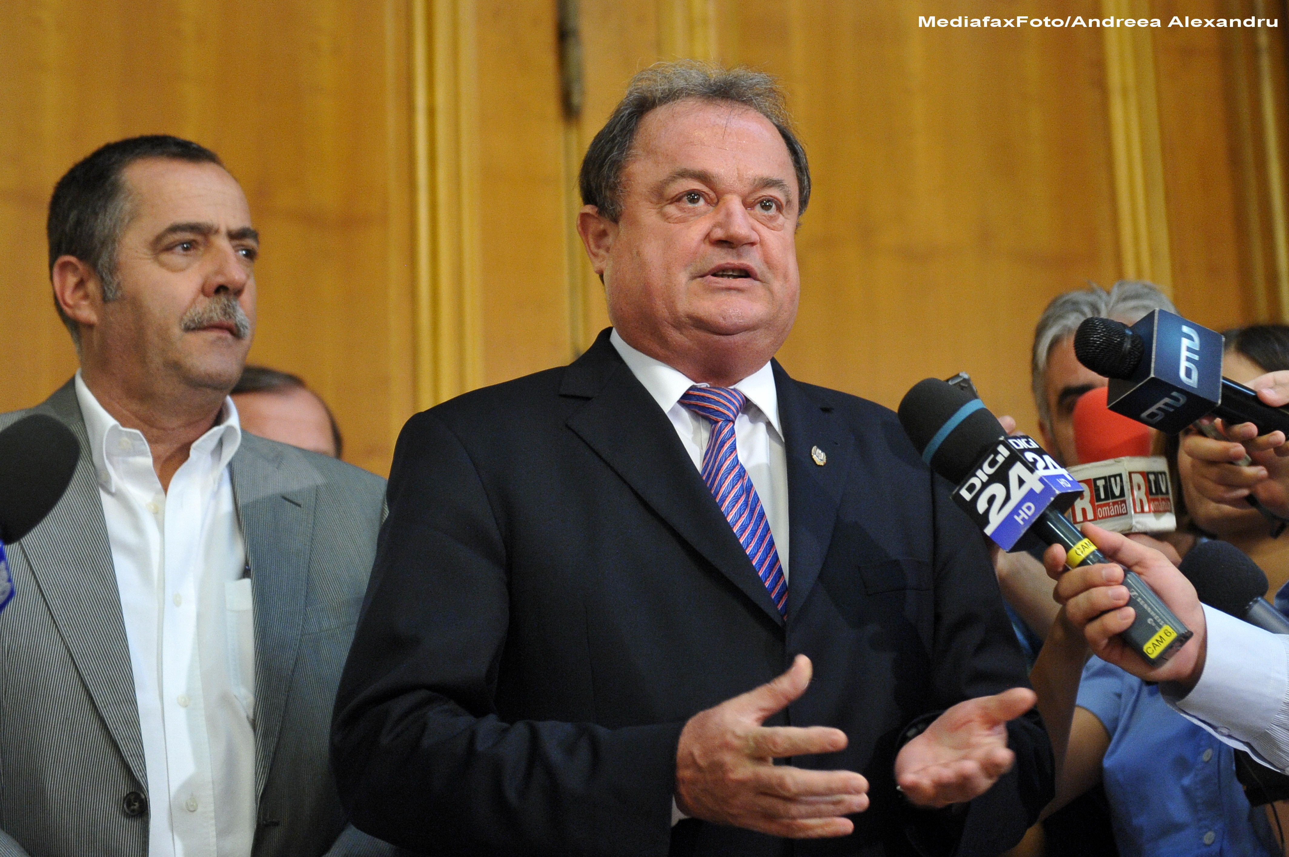 Motivele pentru care Cezar Preda s-a suparat pe Vasile Blaga si a demisionat din PDL: "De 3 zile nu-i raspund la telefon"