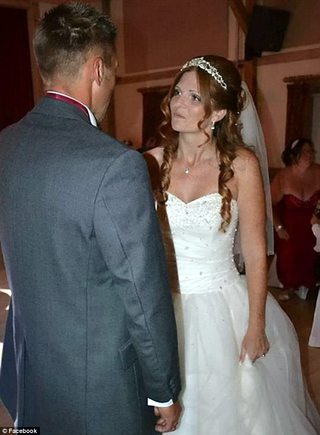 A reclamat ca a fost violata, la o luna dupa nunta, pentru a-i ascunde sotului o relatie de 6 ani