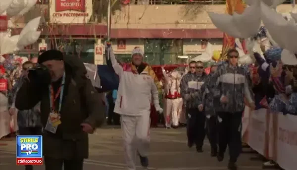 CARTA JOCURILOR OLIMPICE 2014 - Flacara Olimpica a ajuns la Soci